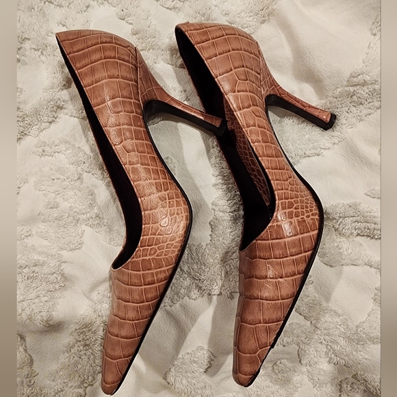 Via Spiga Blush Pink Faux Croc Pointed Heels- 8M - Picture 14 of 16